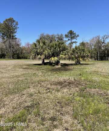 38 Meadowbrook Drive S, Beaufort, SC 29907
