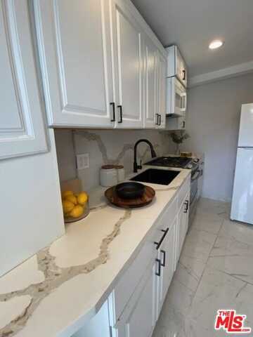 245 Thurston Ave, Los Angeles, CA 90049