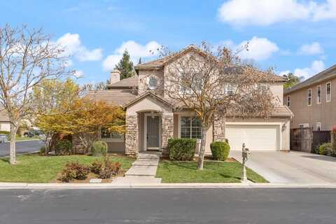 4756 Emerald Peak Drive N, Clovis, CA 93619