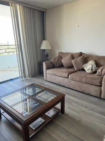 2500 Parkview Dr, Hallandale Beach, FL 33009