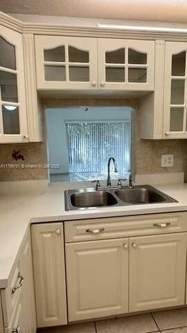 17000 NW 67 Ave, Hialeah, FL 33015