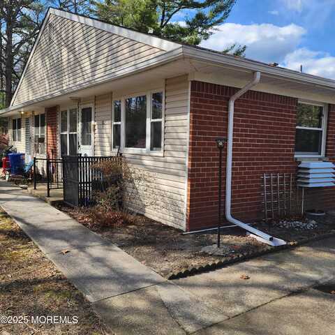28 Snowberry Lane, Manchester, NJ 08759