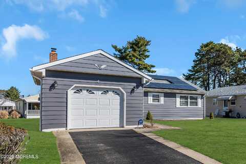 8 Shannon Court, Toms River, NJ 08757
