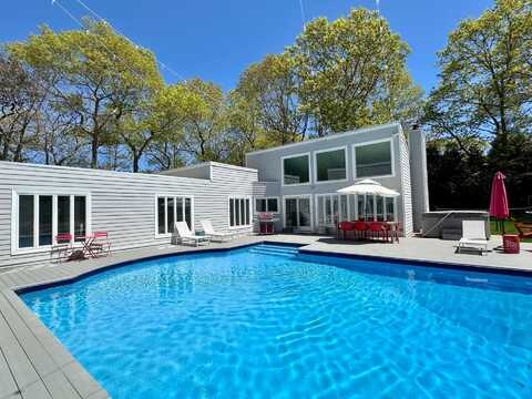 5 Lakewood Lane, Quogue, NY 11959