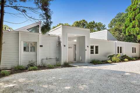 5 Lakewood Lane, Quogue, NY 11959