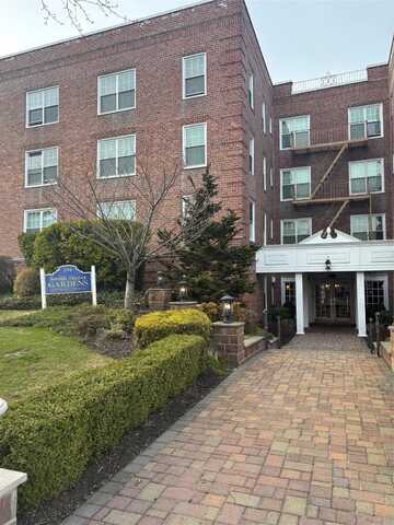 194 Smith Street, Freeport, NY 11520
