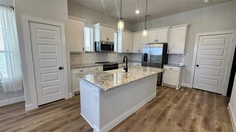 4100 Avion Drive, Sanger, TX 76266