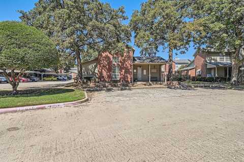 1424 Meadowood Village Drive, Fort Worth, TX 76120