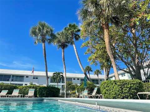 2050 NE 39th St, Lighthouse Point, FL 33064