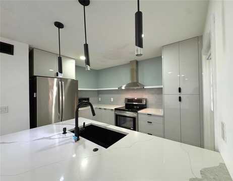 3005 1/2 NW 68th St, Fort Lauderdale, FL 33309