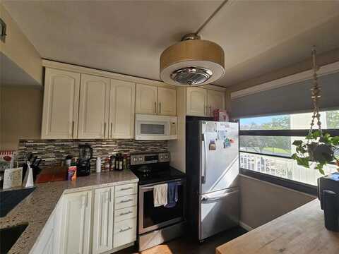 6085 Balboa Cir, Boca Raton, FL 33433