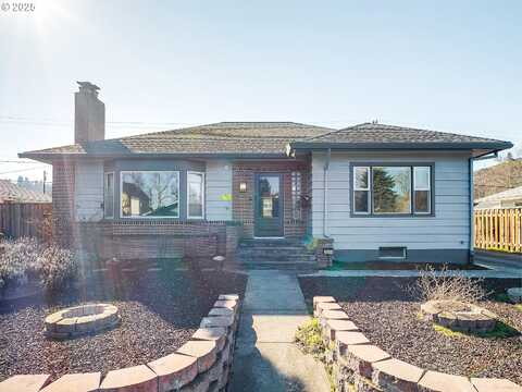 9Th, THE DALLES, OR 97058