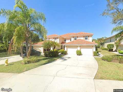 Robin Hood Cir, Naples, FL 34104