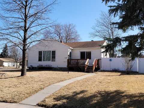 1224 N 2nd Street, Aberdeen, SD 57401