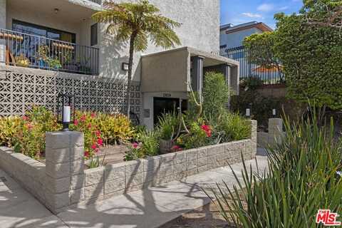 2929 Waverly Dr, Los Angeles, CA 90039