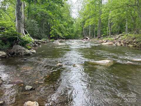 000 Pumpkin Patch Road, Bakersville, NC 28705
