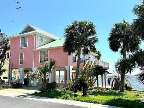 660 1st St, Cedar Key, FL 32625