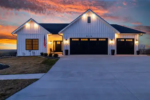 918 Lakeview Drive, Pella, IA 50219