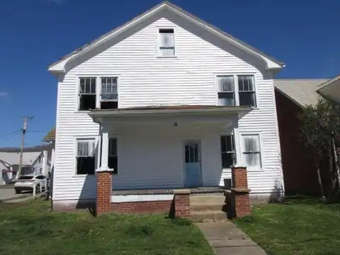 605 Washington Avenue, Paintsville, KY 41240