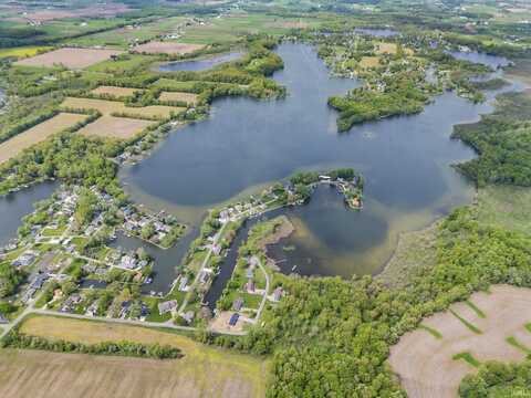 2205 E 770 S, Wolcottville, IN 46795