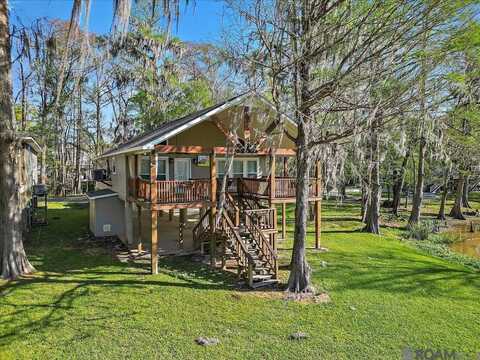 18022 E Riverview Dr, Denham Springs, LA 70726