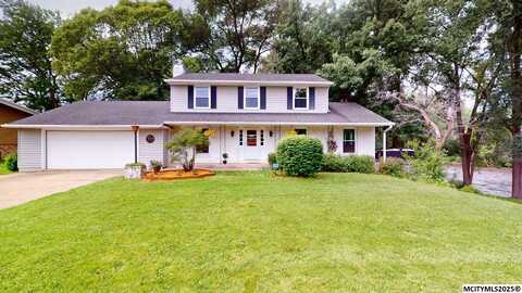 104 N Illinois, MASON CITY, IA 50401