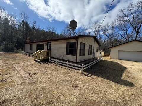 2995 S Pine Avenue, White Cloud, MI 49349