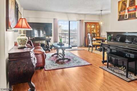 10 N Wood Ave, Linden, NJ 07036