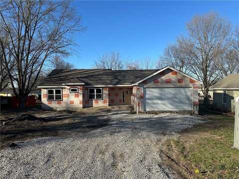 1006 E Kaskaskia Street, Paola, KS 66071