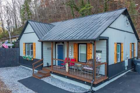2589 Ridge Rd, Pigeon Forge, TN 37863