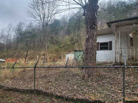 303 Harrison Branch, Isom, KY 41824