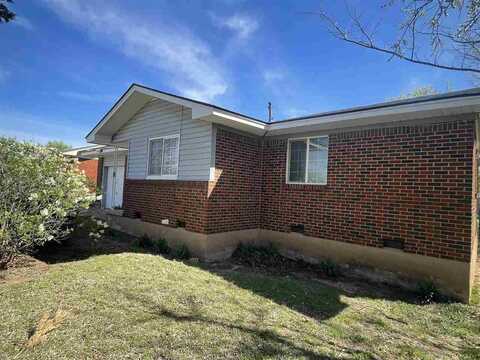 1705 NW 48th St, Lawton, OK 73505