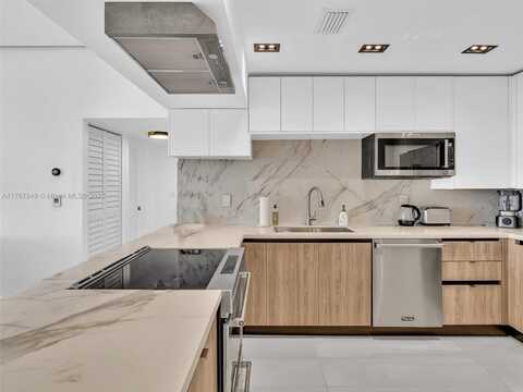 20301 W Country Club Dr, Aventura, FL 33180