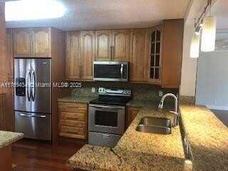 12500 SW 6th St, Pembroke Pines, FL 33027