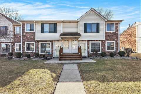 17428 Utica Oaks, Roseville, MI 48066