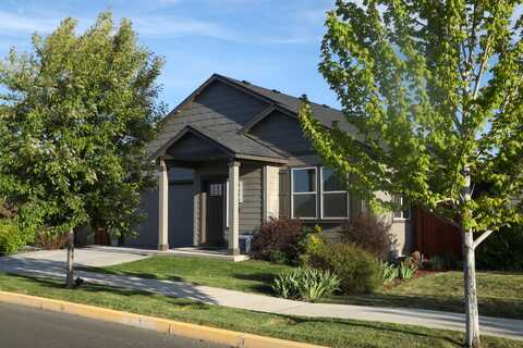 3646 SW Obsidian Place, Redmond, OR 97756