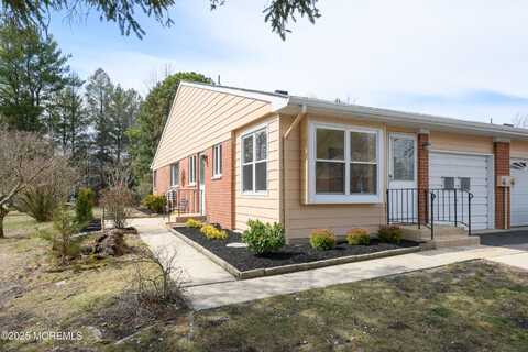 22 Independence Parkway, Whiting, NJ 08759