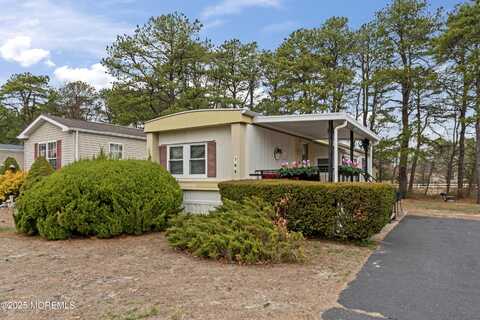 102 Beaver Avenue, Whiting, NJ 08759