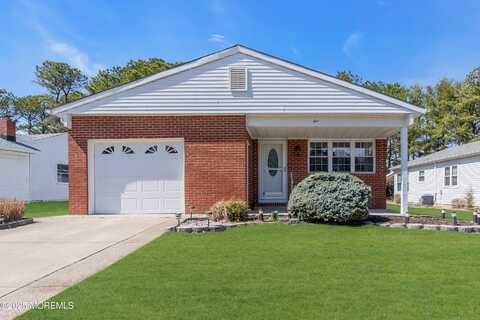 5 Linstead Court, Toms River, NJ 08757
