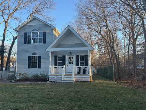 4 Phoenix Avenue, Port Jefferson Station, NY 11776