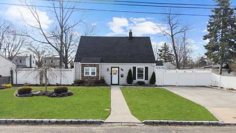 20 Anne Lane, Central Islip, NY 11722