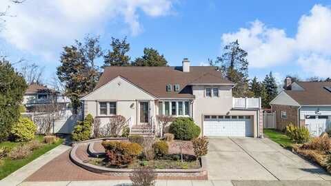 1040 Rosedale Road, Valley Stream, NY 11581