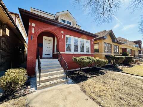 8431 S Crandon Avenue, Chicago, IL 60617