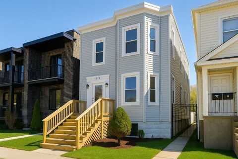 4213 W Roscoe Street, Chicago, IL 60641