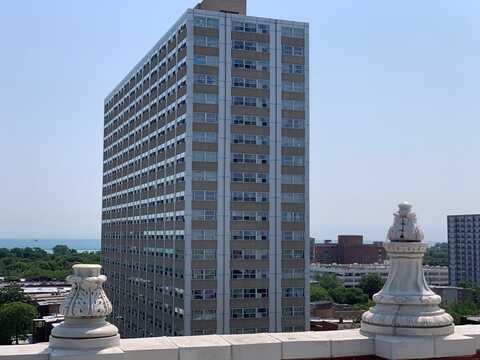 920 W Lakeside Place, Chicago, IL 60640