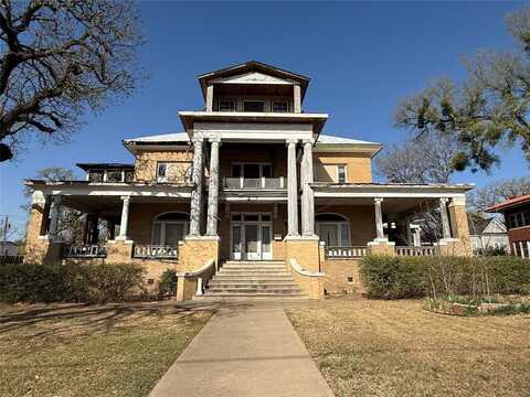 207 NW 4th Avenue, Mineral Wells, TX 76067