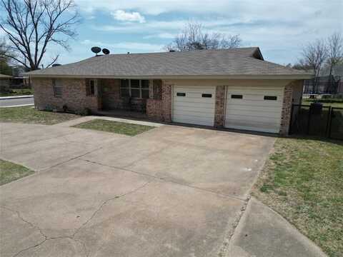 810 N Charlotte Avenue, Stephenville, TX 76401