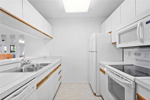3 Plantation Drive unit: 202, Vero Beach, FL 32966