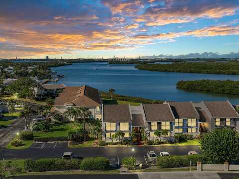 3225 S Lakeview Circle, Fort Pierce, FL 34949