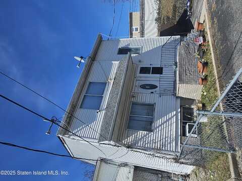 450 Drumgoole Road W, Staten Island, NY 10312